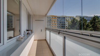 Pronájem bytu 3+1 (77 m²) s lodžií (6 m²) a parkem ve vnitrobloku – ul. Přecechtělova, Praha 13
