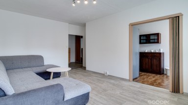 Pronájem bytu 3+1 (77 m²) s lodžií (6 m²) a parkem ve vnitrobloku – ul. Přecechtělova, Praha 13
