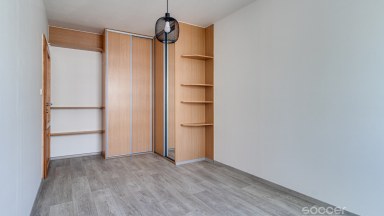Pronájem bytu 3+1 (77 m²) s lodžií (6 m²) a parkem ve vnitrobloku – ul. Přecechtělova, Praha 13