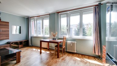 Prodej bytu 1+kk 39,3 m² s garážovým stáním a sklepem, Praha 9 – Letňany, ul. Třinecká.