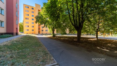 Příjemný a udržovaný byt s lodžií v atraktivní lokalitě Prahy 6. 
