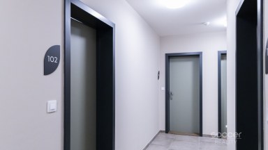 Pronájem bytu 2+kk/L/S/PS, 46 m2, Praha 14 - Černý Most, ul. Arnošta Valenty