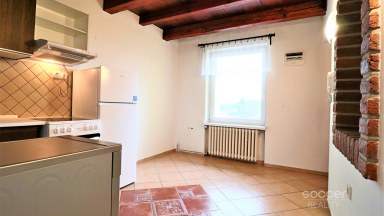 Pronájem pěkného bytu 2+kk 33 m2 + lodžie 3 m2 v centru Neveklova, okres Benešov.