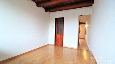 Pronájem pěkného bytu 2+kk 33 m2 + lodžie 3 m2 v centru Neveklova, okres Benešov.
