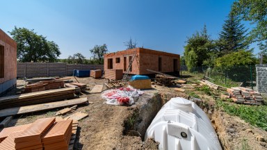 Prodej rezidenčního projektu – 3 nové rodinné domy, Praha–Koloděje.