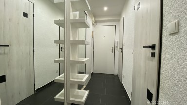 Příjemný byt 2+1 s lodžií ve vyhledávané čtvrti Mladé Boleslavi. 