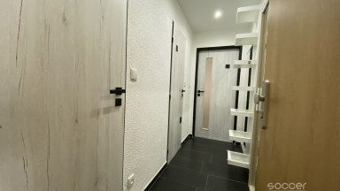 Příjemný byt 2+1 s lodžií ve vyhledávané čtvrti Mladé Boleslavi. 