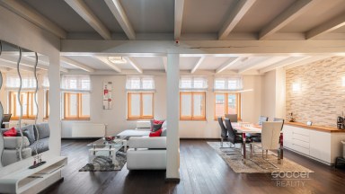 Pronájem exkluzivního mezonetového bytu 3+kk, 95 m² na Karlově náměstí