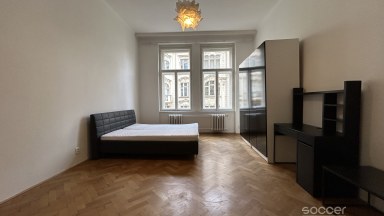 Pronájem bytu 1+1 s balkonem v centru Prahy. 