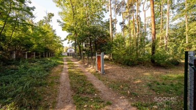 Prodej stavebního pozemku 1 300 m² se srubem, Stará Boleslav – Vestecká.