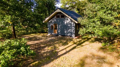 Prodej stavebního pozemku 1 300 m² se srubem, Stará Boleslav – Vestecká.