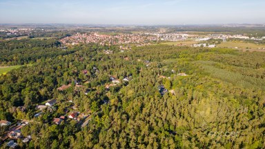 Prodej stavebního pozemku 1 300 m² se srubem, Stará Boleslav – Vestecká.