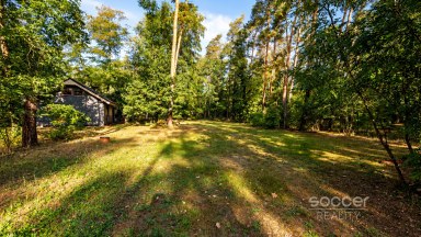 Prodej stavebního pozemku 1 300 m² se srubem, Stará Boleslav – Vestecká.
